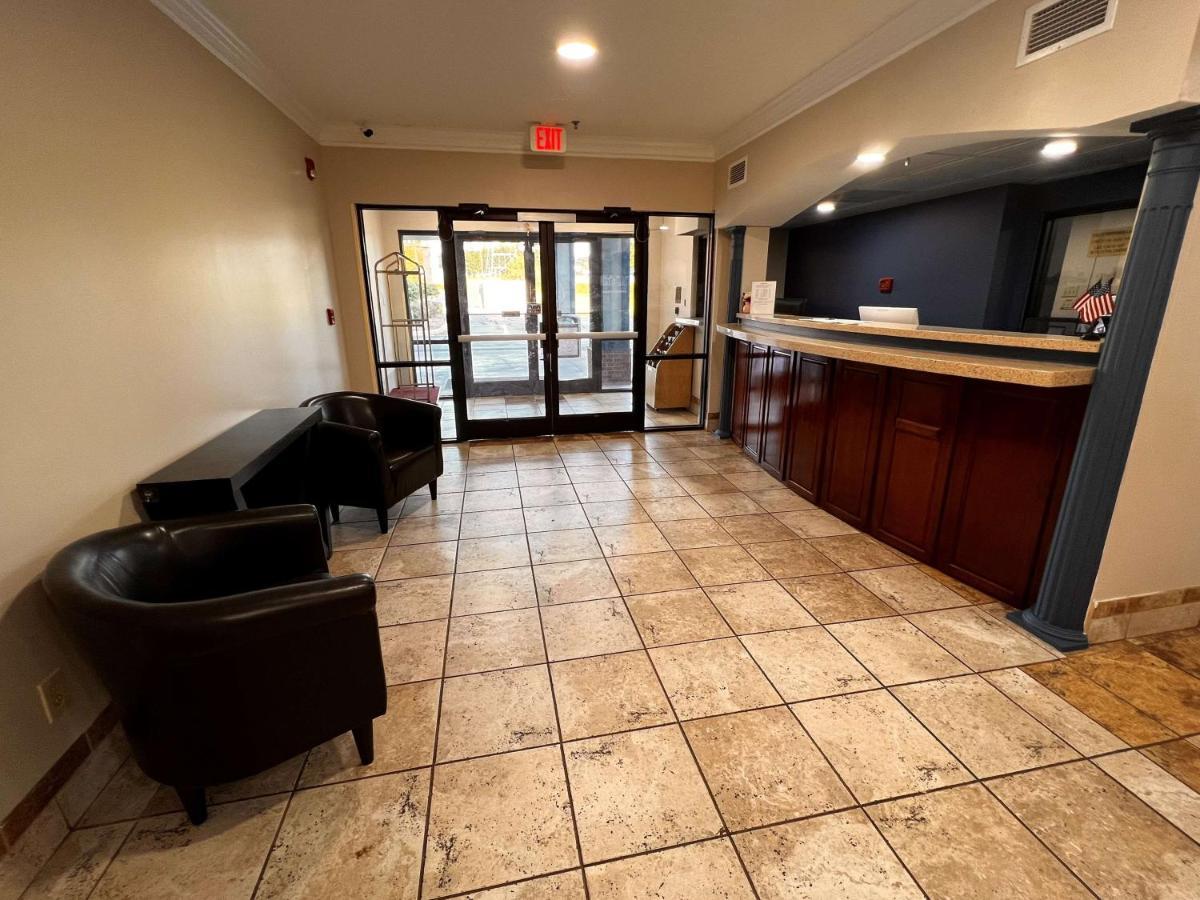 Surestay Hotel By Best Western Моргантън Екстериор снимка